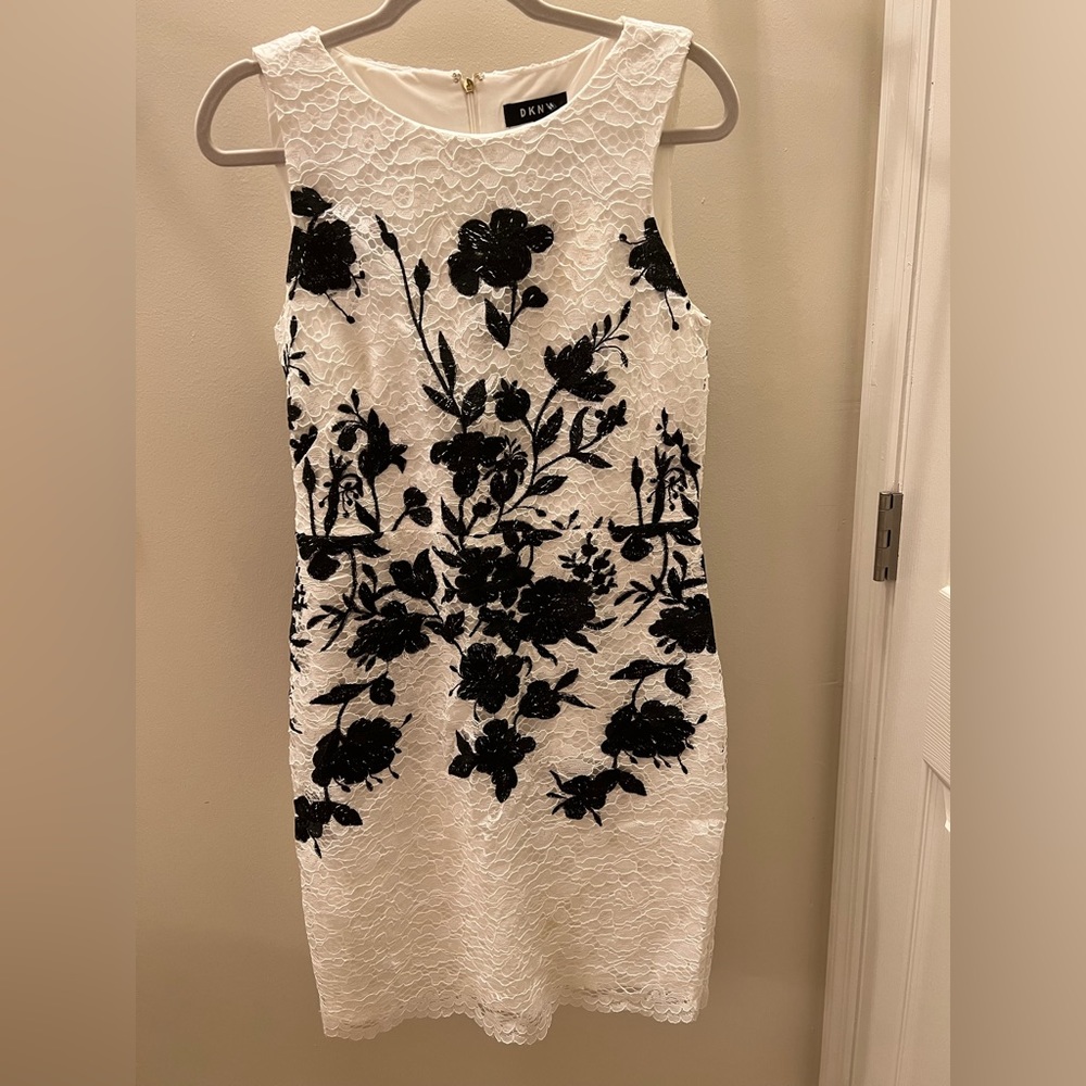 DKNY LACE DRESS -SIZE 10-  WHITE & BLACK